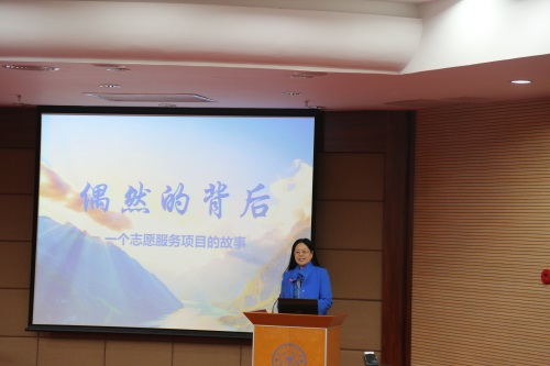 1. 英国正版365官网党委副书记郑新风做2015年度学院特色工作汇报